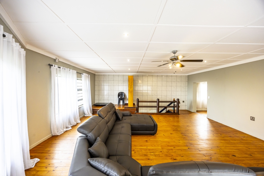 4 Bedroom Property for Sale in Sunnyridge Eastern Cape